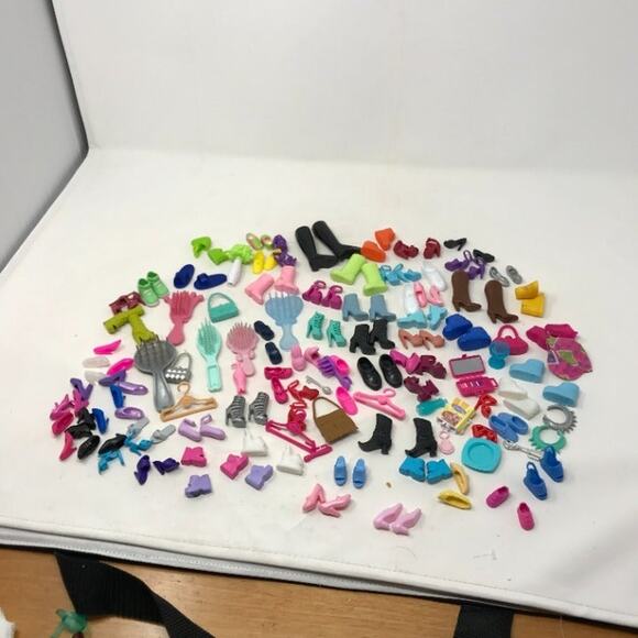 Barbies, Accessories & Wheeled Carrier - Picture 4 of 9